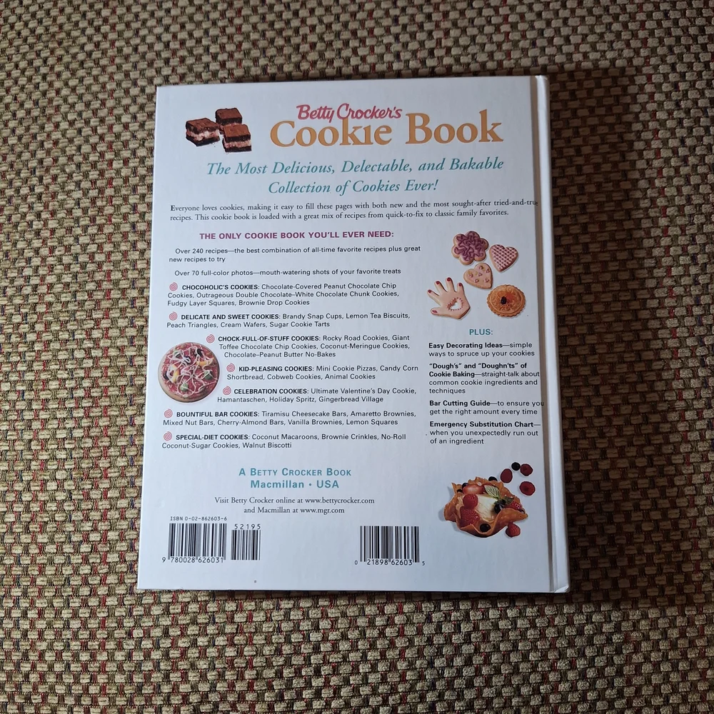 Betty Crocker's Cookie Book Copyright 1998 More Than 250 Recipes